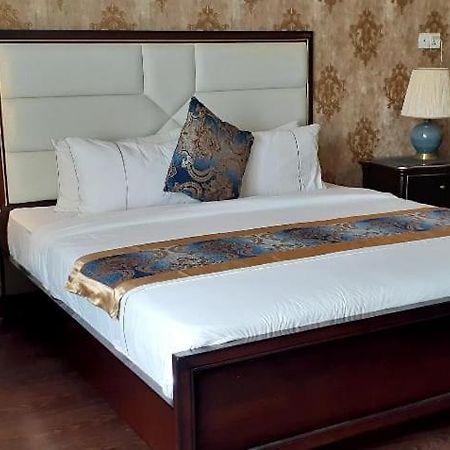 Swisstel Cottage Karachi Bagian luar foto